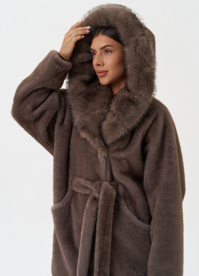 Оверсайз шуба из эко меха с капюшоном модель № 28648 универмаг малина