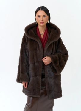 Женская шуба из меха норки с капюшоном