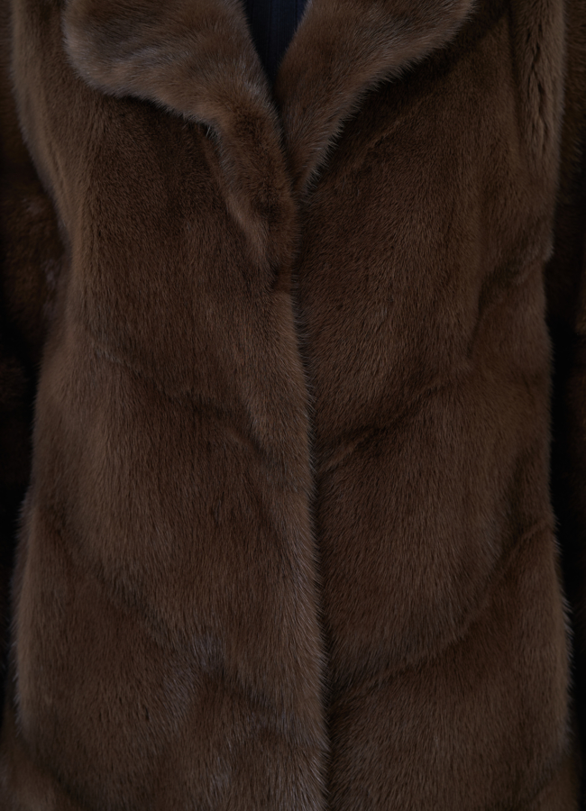 Шуба из норки с английским воротником модель № 24742 в рассрочку