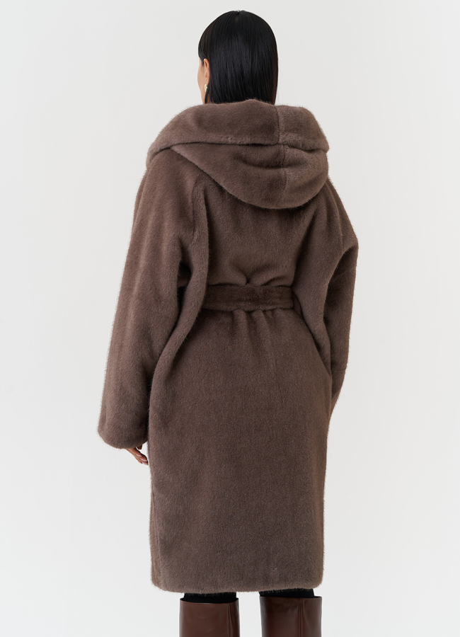 Пальто из эко меха с капюшоном модель № 28640 универмаг малина