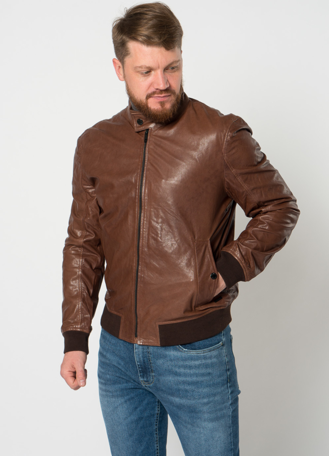 Мужской бомбер в коричневом цвете модель № 21588 меха малина