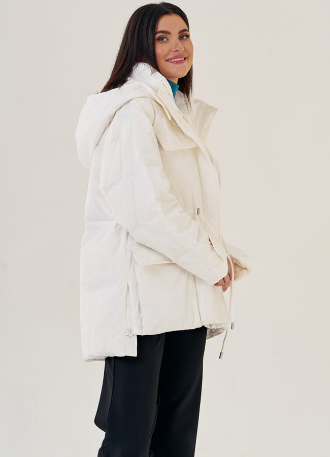 Женская куртка оверсайз в белом цвете модель № 23236 универмаг малина