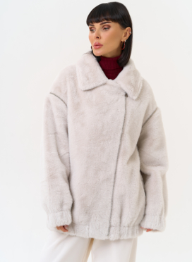 Женский бомбер из эко меха со съемными рукавами Женский бомбер из эко меха со съемными рукавами