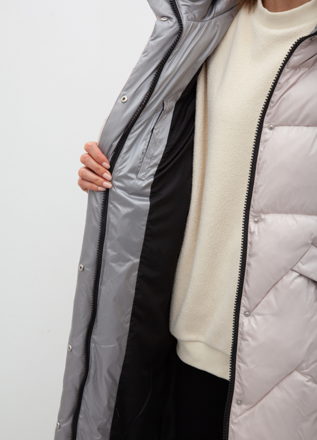 Пуховик женский бежевого цвета модель № 21040 в рассрочку