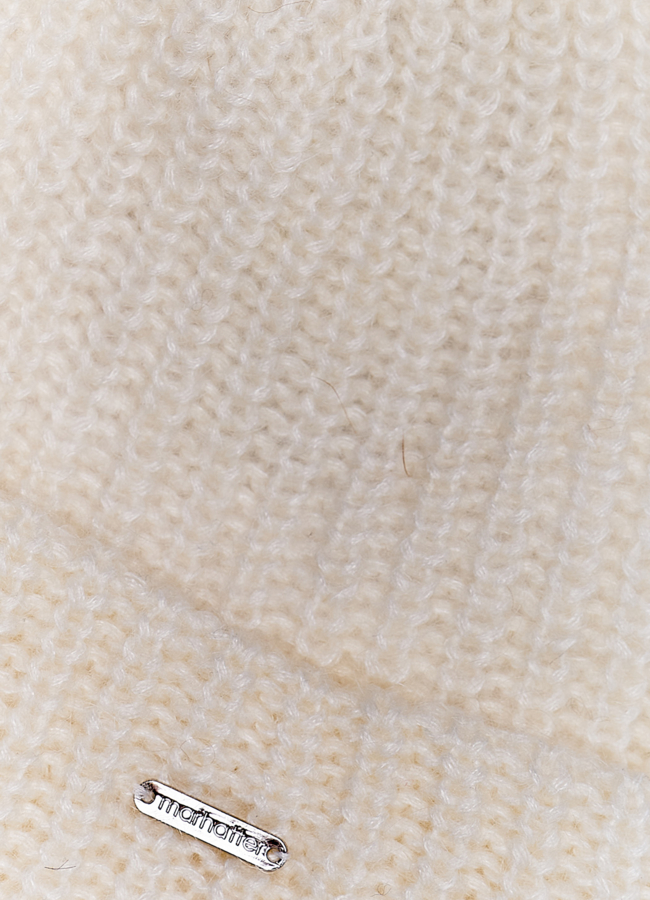 Шапка женская белого цвета модель № 17638 универмаг малина