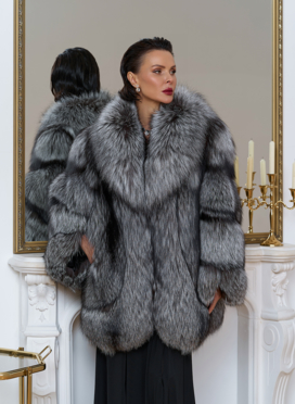 Шуба из меха чернобурой лисы