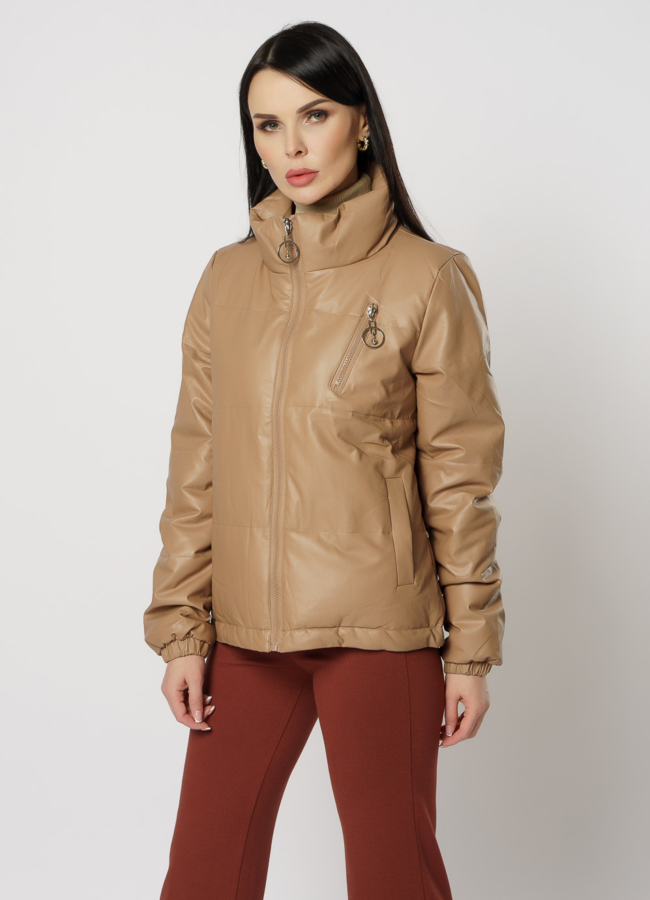 Женская куртка из эко кожи бежевого цвета модель № 5030 в рассрочку