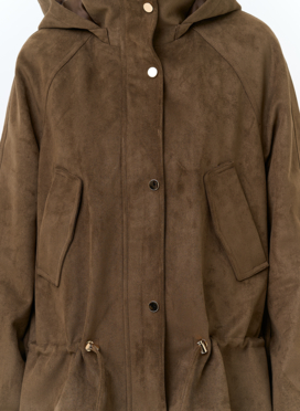 Женская утепленная куртка из эко замши с капюшоном