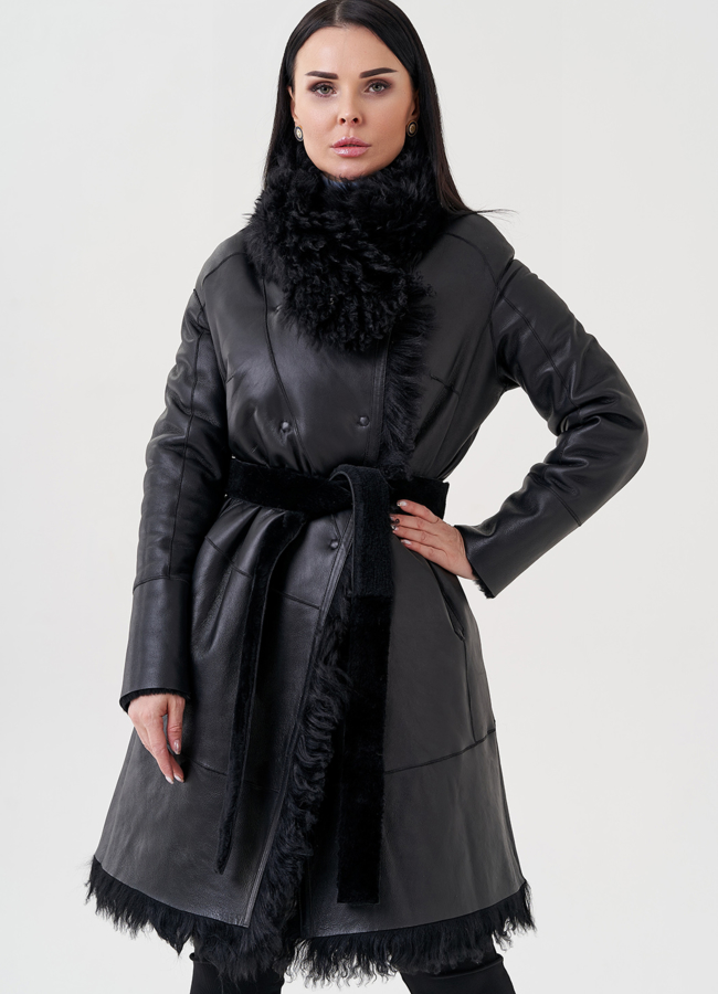 Женкая дубленка со стойкой черного цвета  модель № 23568 меха малина