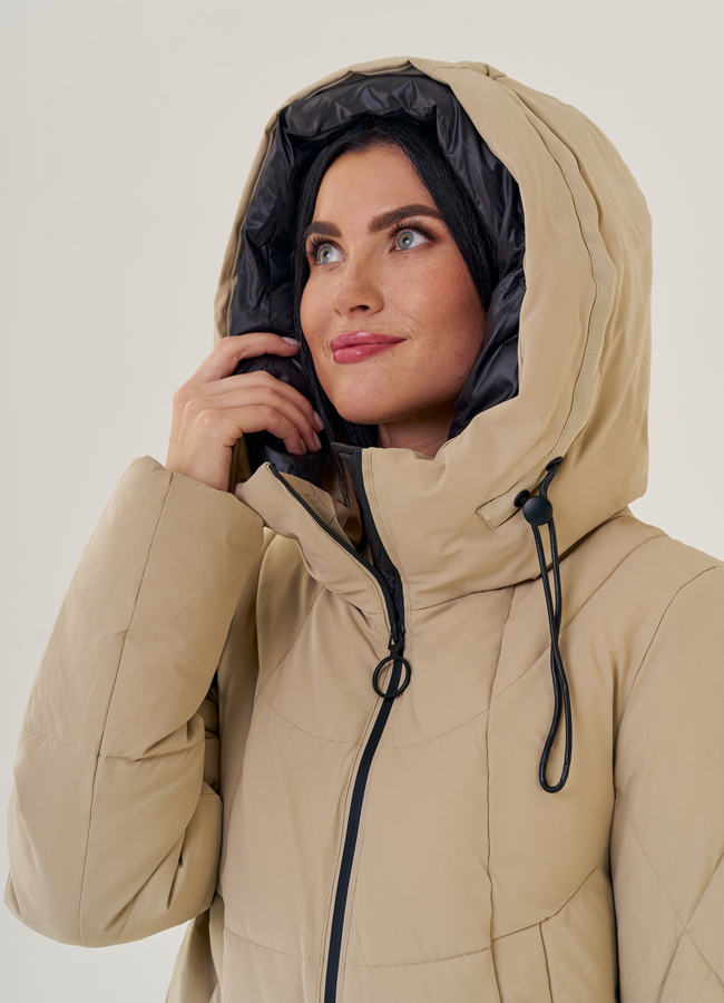 Женский пуховик с капюшоном бежевого цвета  модель № 3316 универмаг малина