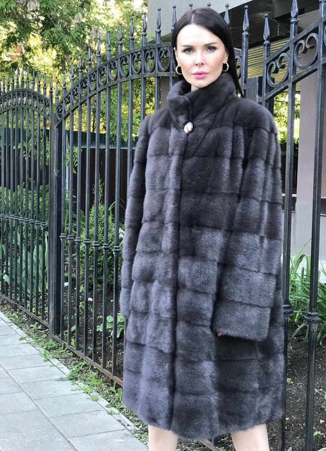 фото Норковая шуба  цвета графит в поперечном раскладе со стойкой модель № 2105