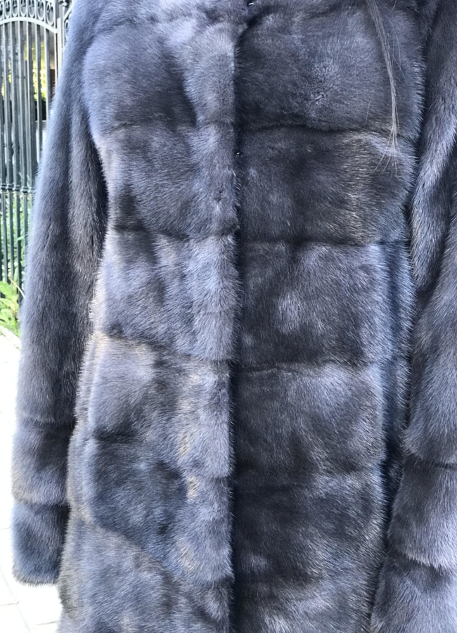 Норковая шуба  цвета графит в поперечном раскладе со стойкой модель № 2105 в кредит