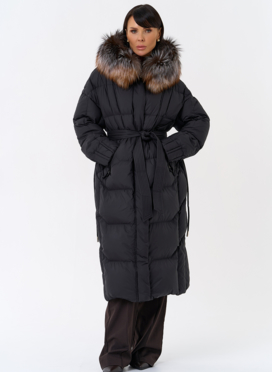 Женский пуховик с отделкой из меха блюфрост
