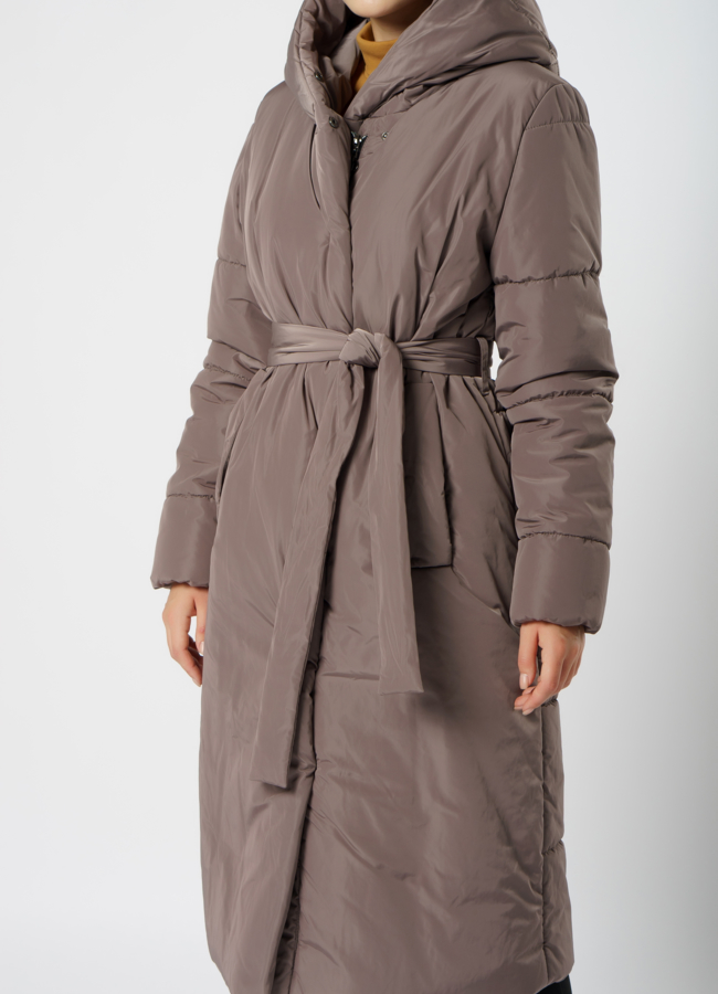 Пуховик женский коричневого цвета с капюшоном модель № 0309 универмаг малина