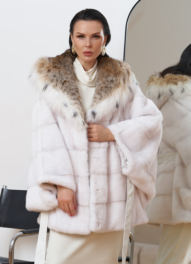 Короткая светлая шуба с рысью модель № 81033 меха малина