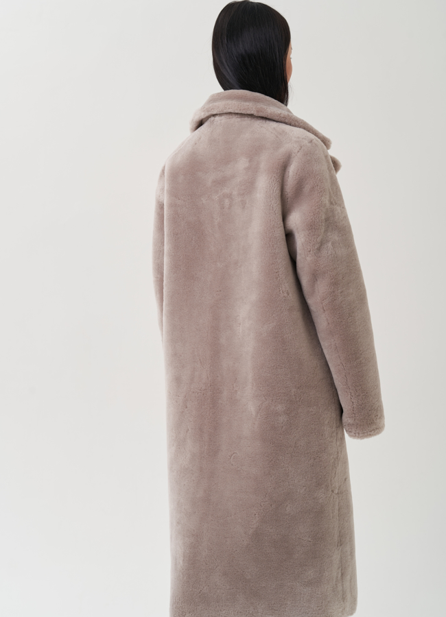 Двухсторонняя дубленка из эко кожи модель № 25418 универмаг малина