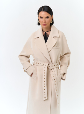 Женское пальто с акцентным поясом