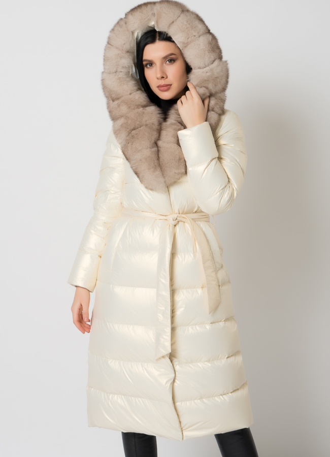 Белый пуховик с мехом  модель № 2192 универмаг малина