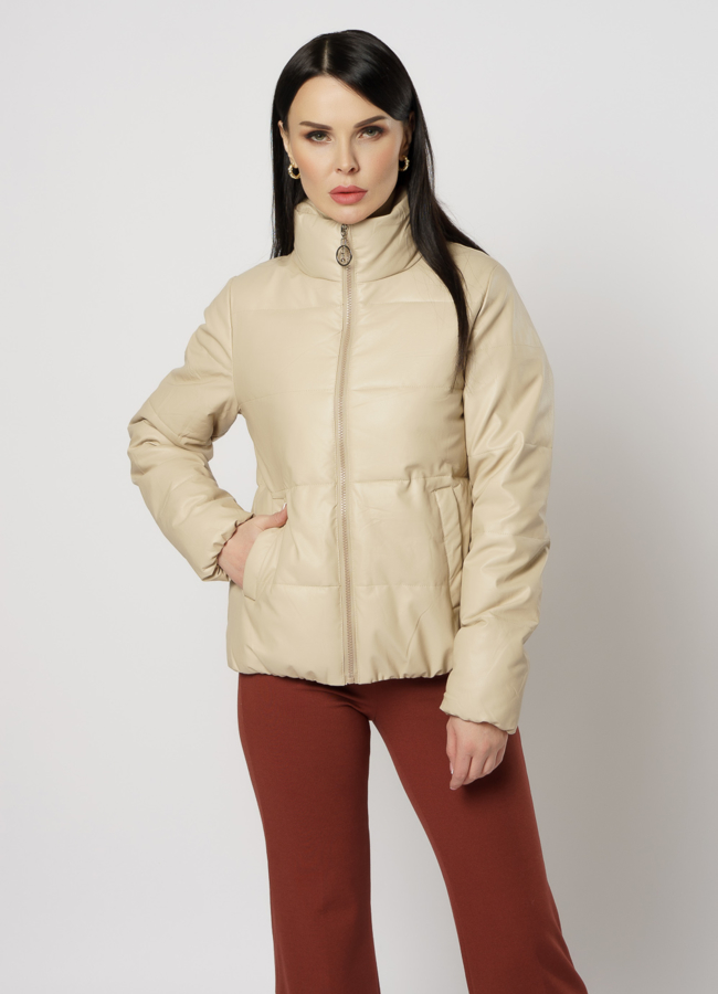 Женская куртка из эко кожи бежевого цвета модель № 5031 в кредит