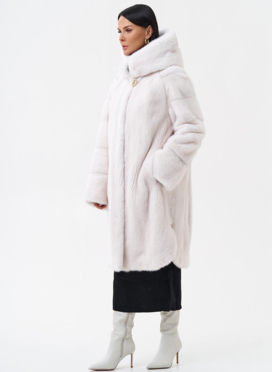 Светлая шуба из норки с капюшоном