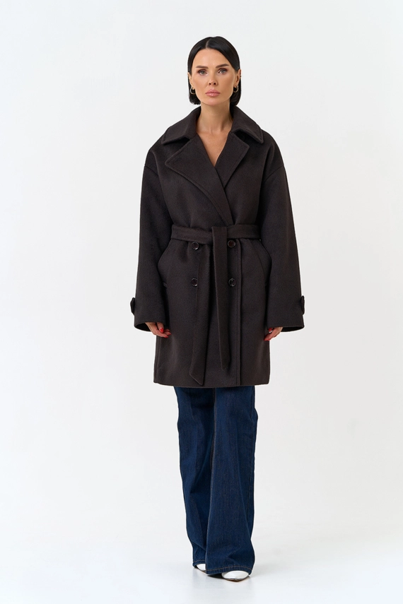 Женское пальто с английским воротником