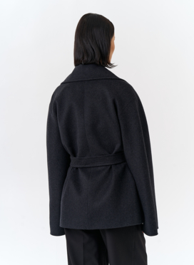 Женское укороченное пальто с английским воротником