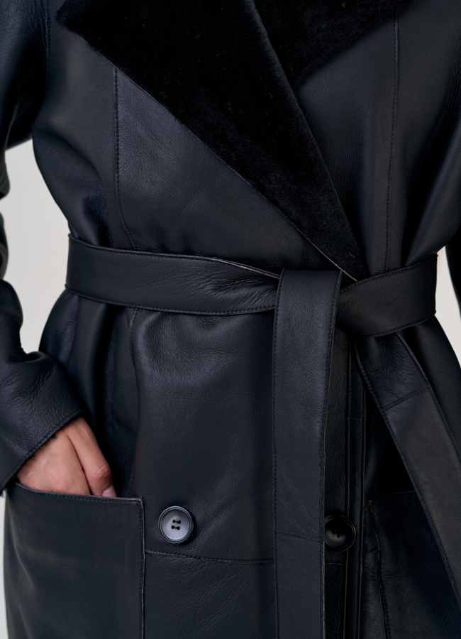 Женская дубленка черного цвета с английским воротником  модель № 23248 универмаг малина Женская дубленка черного цвета с английским воротником  модель № 23248 универмаг малина