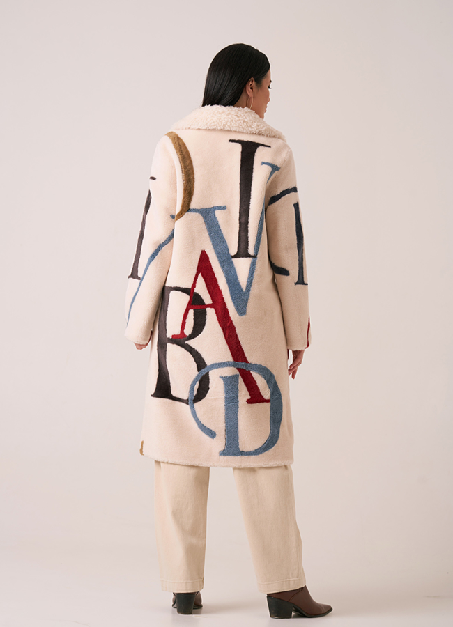 фото Светлое пальто из эко меха модель № 88659