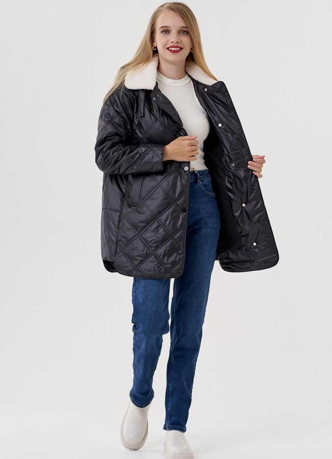 Женское пальто в черном цвете модель № 81216 меха малина