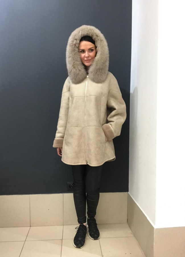 фото Укороченная дубленка из эко замши с отделкой из песца модель № 19012