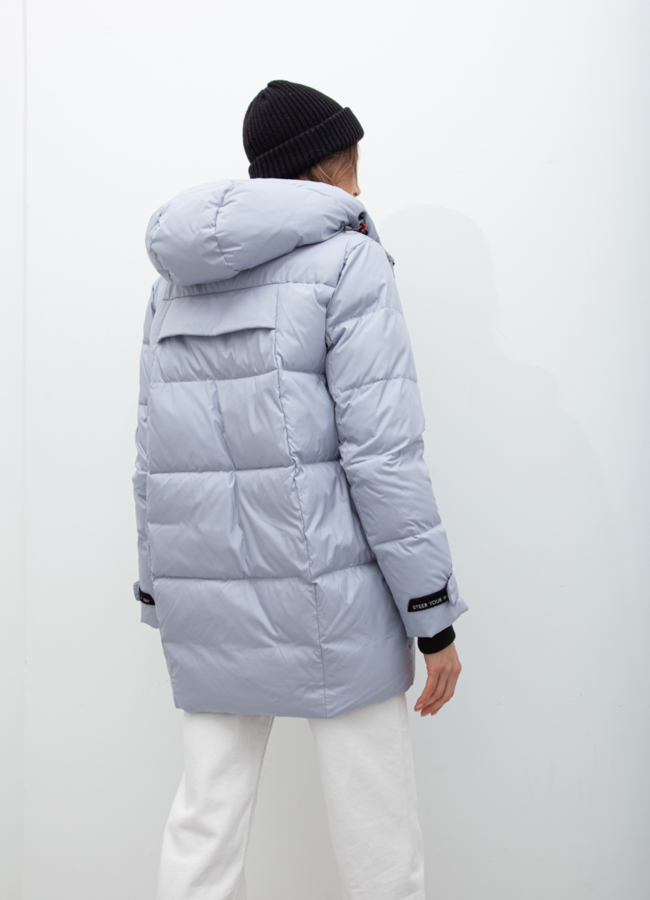 фото Пуховик женский серого цвета с капюшоном модель № 21026