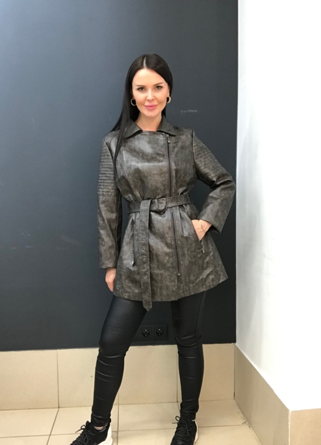 Куртка из эко кожи серого цвета  модель № 678D меха малина