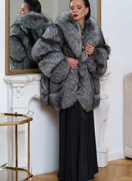 Шуба из меха чернобурой лисы