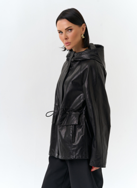 Женская куртка из натуральной кожи  с капюшоном