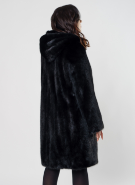 Черная норковая шуба с капюшоном