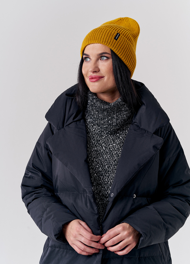 Шапка женская желтого цвета модель № 21769 меха малина