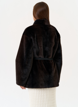 Женская шуба из эко меха коричневого цвета Женская шуба из эко меха коричневого цвета