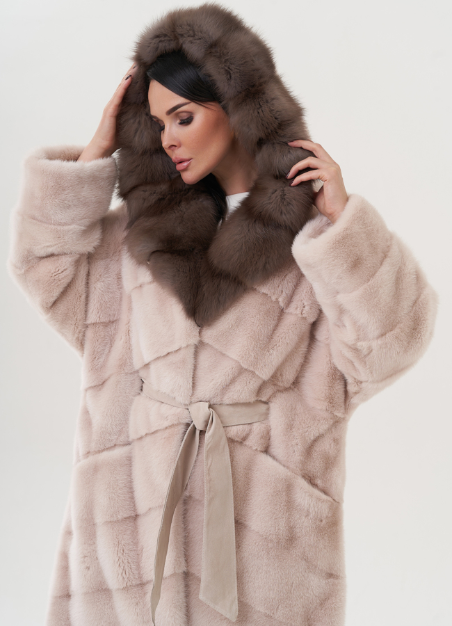 Шуба из норки с капюшоном  из куницы модель № 25812 универмаг малина