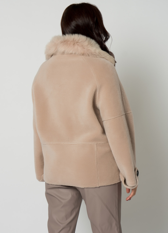 Укороченная шуба из шерсти бежевого цвета на молнии модель № 12851 универмаг малина