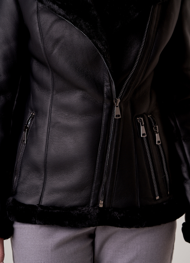 Дубленка черного цвета с воротником из песца модель № 1970-1 в кредит