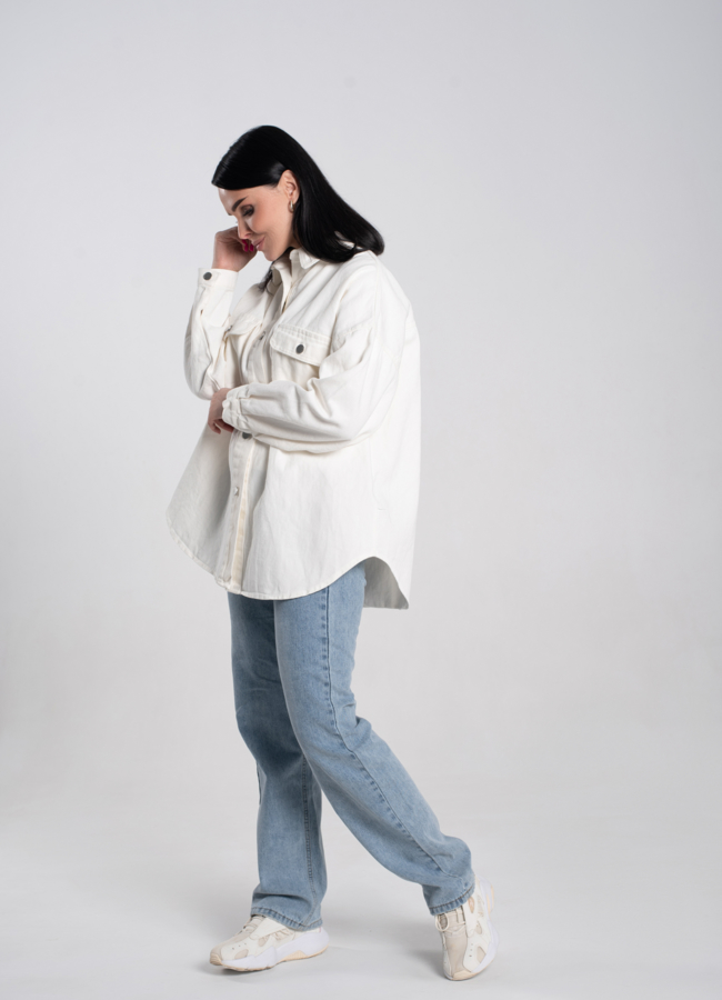 Куртка джинсовая  белого цвета  модель № 24592 в рассрочку