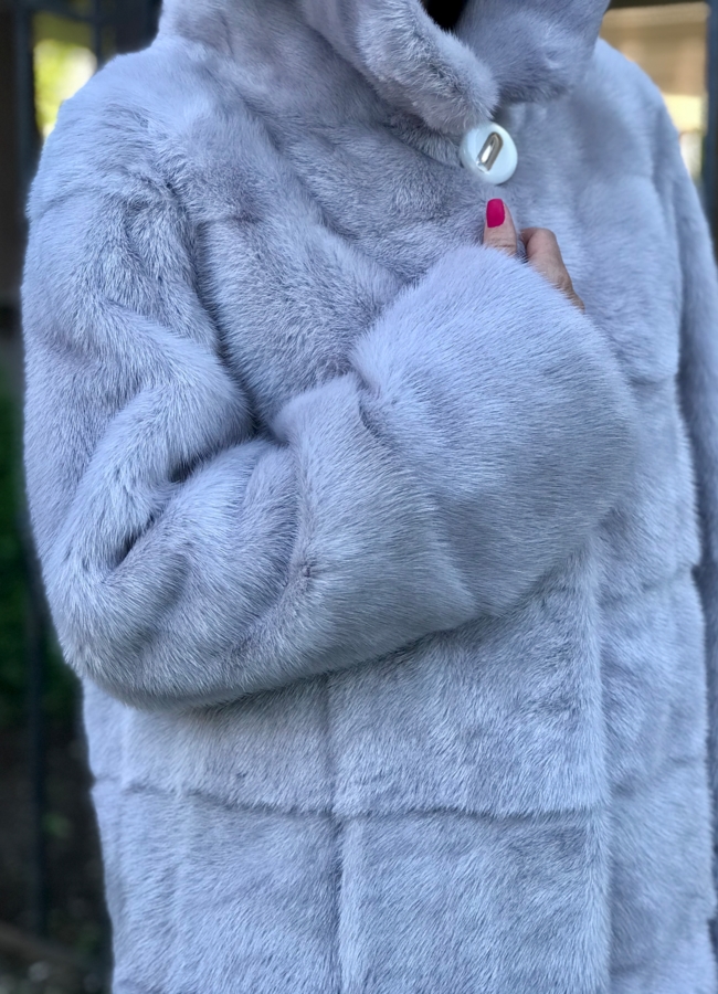 Норковая шуба укороченная с капюшоном модель № 94515 в рассрочку