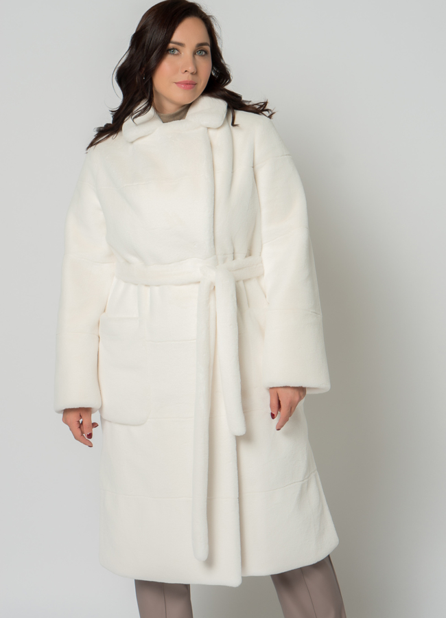 Пальто из эко меха в белом цвете модель № 21126 меха малина