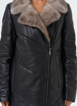 Пуховик из натуральной кожи с воротником из меха норки