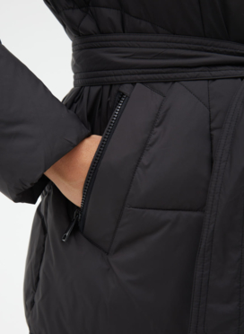 Женский пуховик с капюшоном и поясом