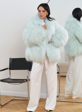 Женская шуба из меха ламы Женская шуба из меха ламы