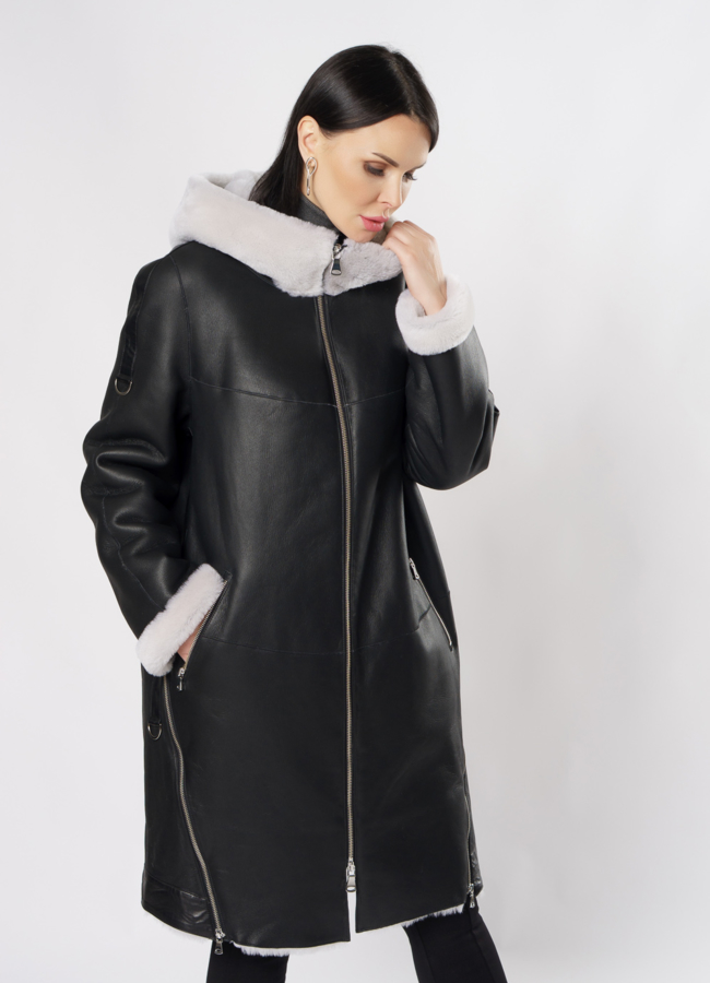 Дубленка черного цвета на молнии с капюшоном модель № 22192 универмаг малина