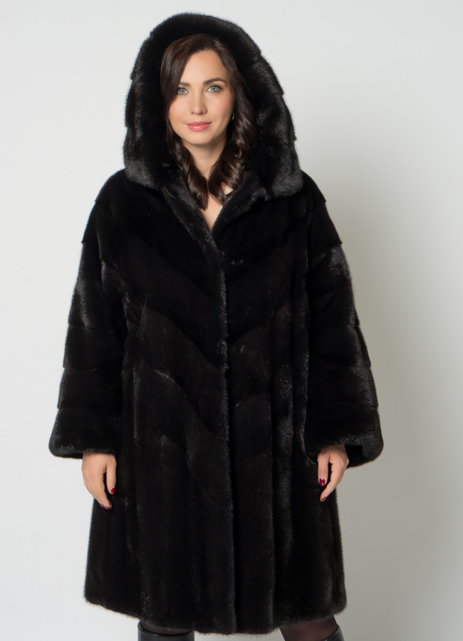 Шуба из скандинавской норки с капюшоном в комбинированной раскладке модель № 16837 универмаг малина