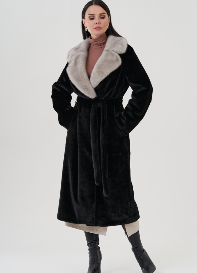 Пальто черного цвета из эко меха модель № 24913 меха малина