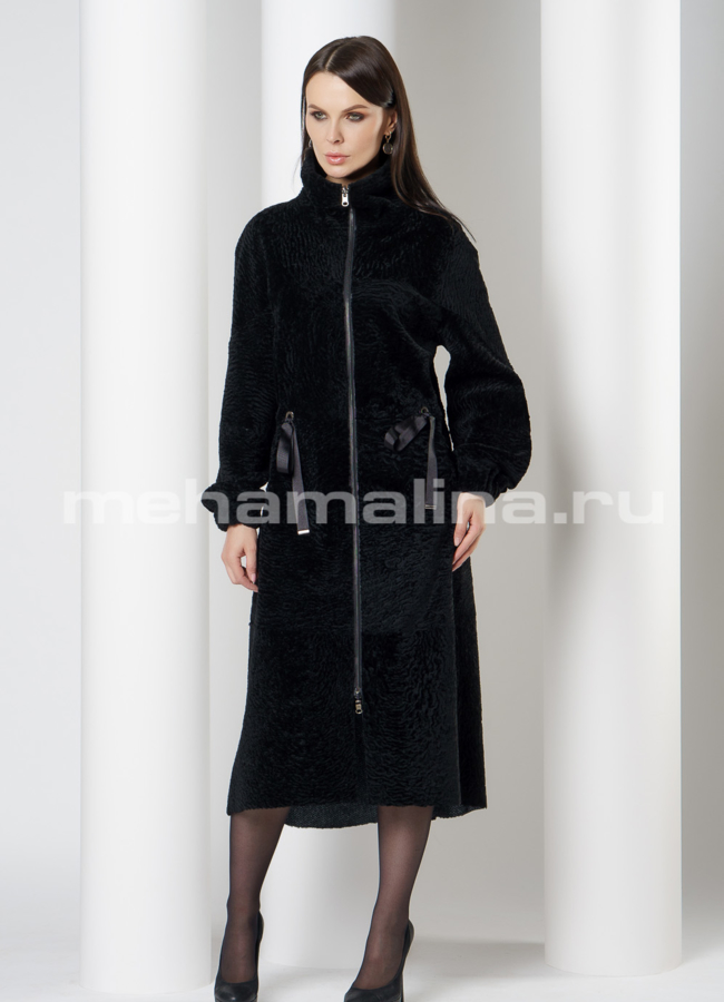 Дубленка черного цвета на молнии с воротником стойка  модель № 7879 в кредит